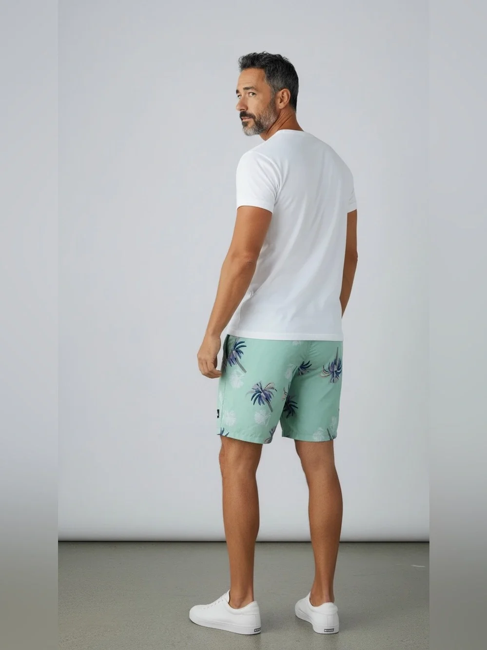 Quicksilver Men's Mint Green Palm-Print Swim Trunks Size XL